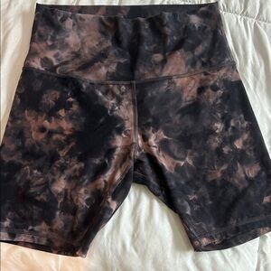 Lululemon Athletica tie dye size 8, 8 inch